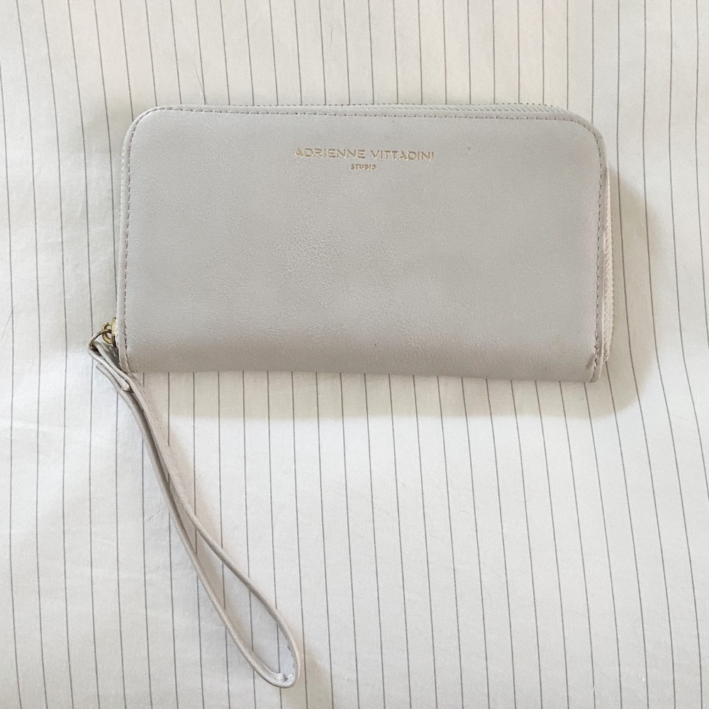 Grey and gold phone charging wristlet 📱